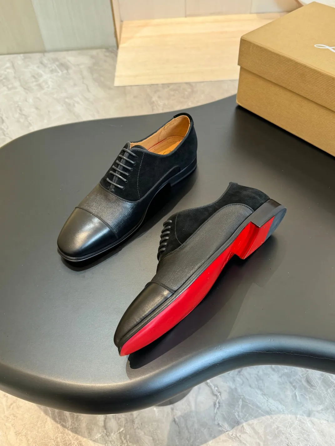 💰960 Christia*.Loubouti* high-end men's business formal leather shoes, original genuine cowhide red sole, imported Italian cowhide outsole, first-layer cowhide, water-dyed cowhide lining, high-end luxury. Size: 39-44 (customized at 38.45.46)✅